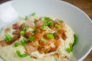 A quick Shrimp and Grits recipe for weekday meals. This simple dinner idea is full of flavor. OH So Easy Shrimp and Grits