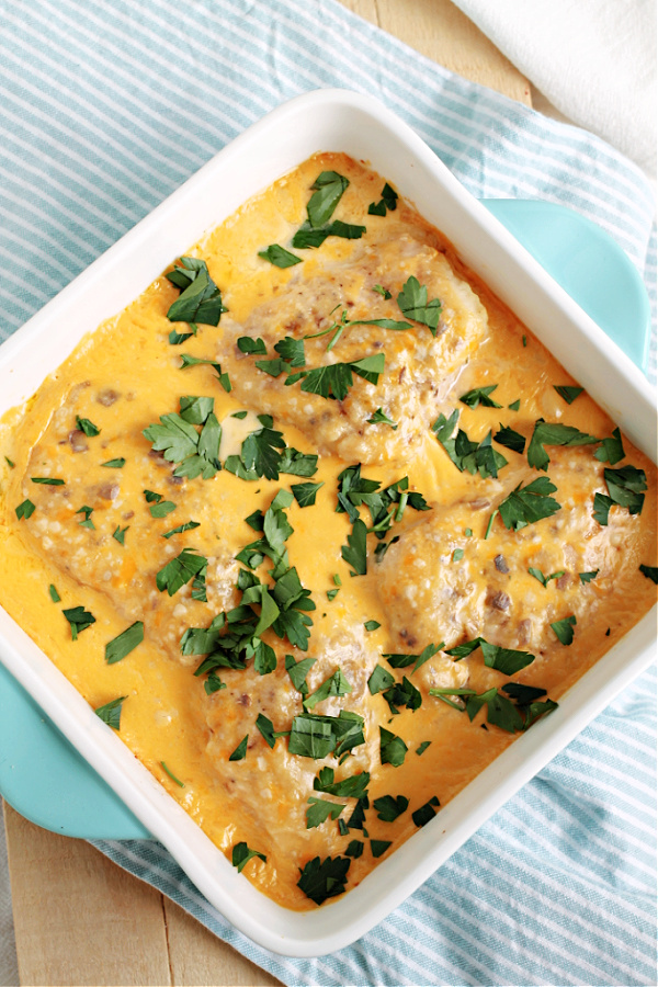 Easy Baked Cheesy Chicken, meet your new favorite weeknight chicken dinner! It's easy to make and everyone loves it! #cheese #chicken #casserole #dinner #recipe #easy
