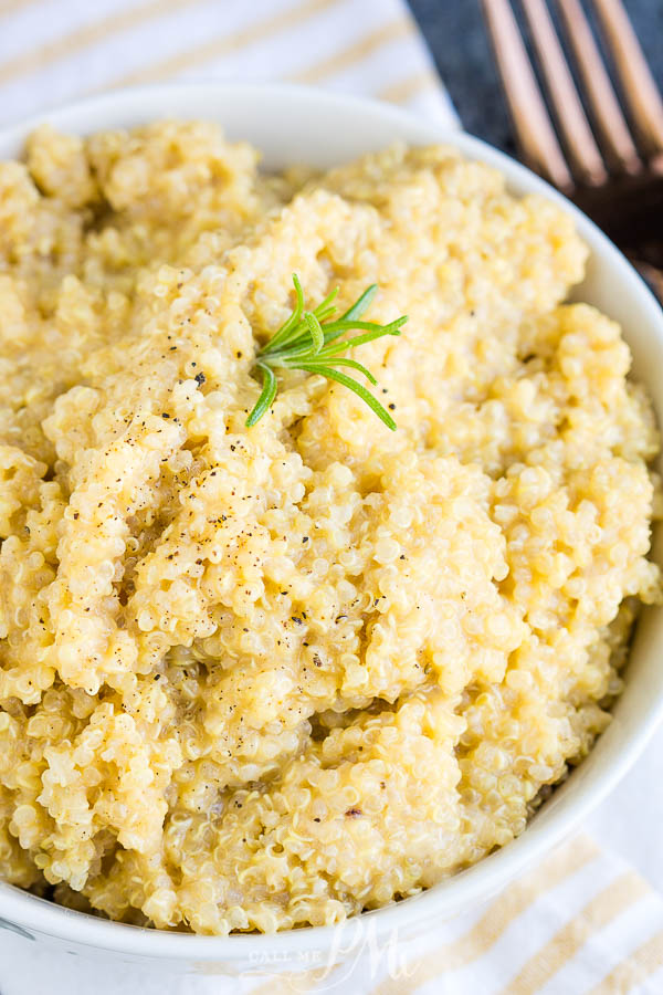 Quinoa Mac and Cheese Recipe, it's lightened up, protein-packed, and kids love it! This is a healthy and delicious alternative to the classic comfort food and kids love it! #sidedish #healthy #comfortfood #recipe #quinoa #cheese
