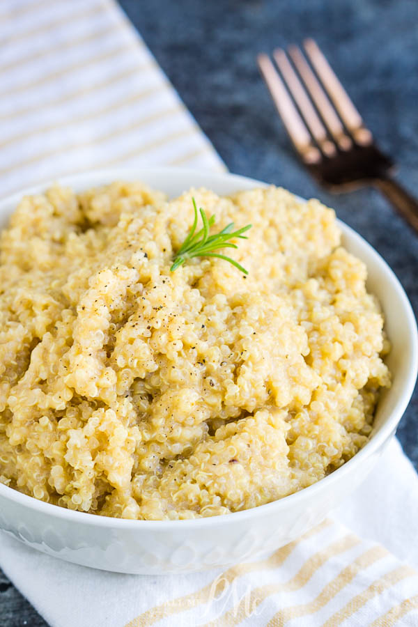 Quinoa Mac and Cheese Recipe, it's lightened up, protein-packed, and kids love it! This is a healthy and delicious alternative to the classic comfort food and kids love it! #sidedish #healthy #comfortfood #recipe #quinoa #cheese
