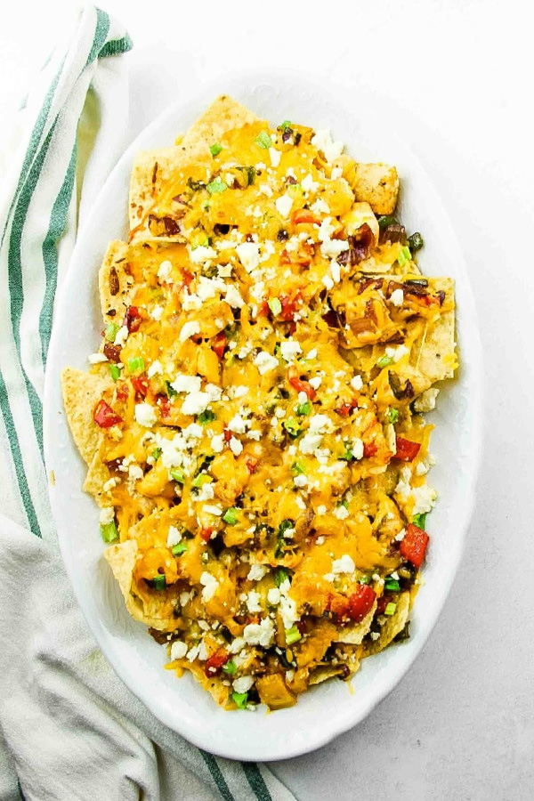 Fish Nachos recipe is quick, easy, great for a crowd, and packed with awesome flavors! #fish #nachos #TexMex #recipe #gameday #food #easy