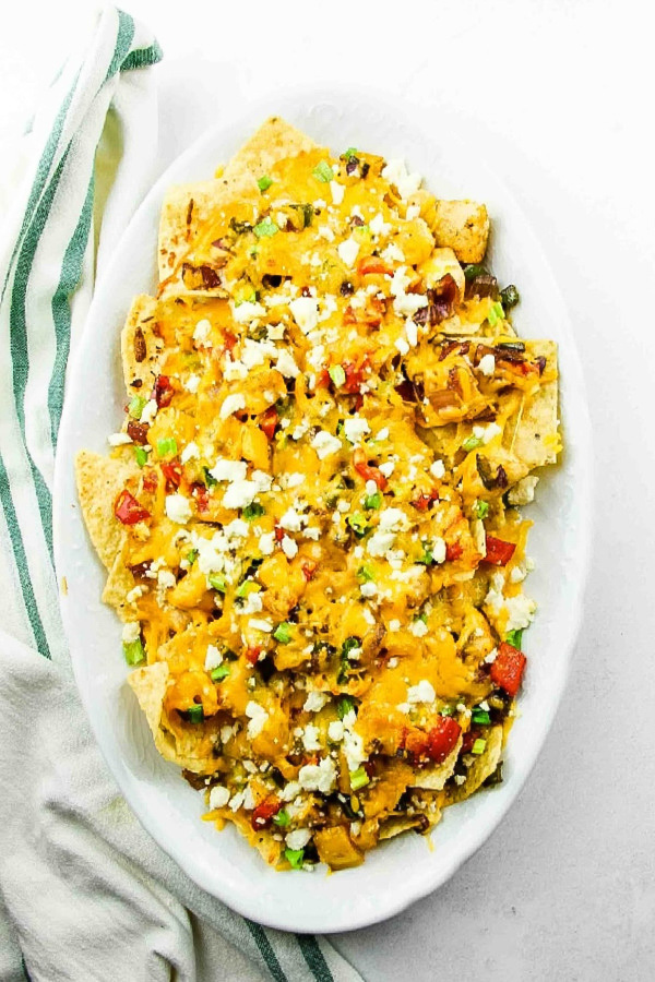 Fish Nachos recipe is quick, easy, great for a crowd, and packed with awesome flavors! #fish #nachos #TexMex #recipe #gameday #food #easy Fish Nachos