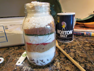Layers on ingredients in a jar.
