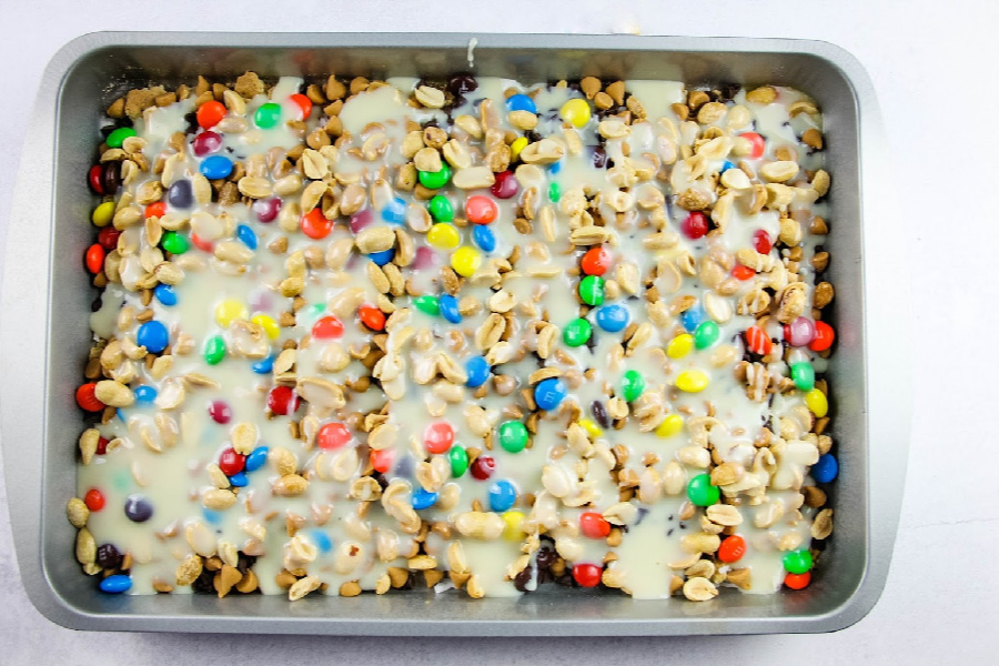 Graham Cracker Cookie Bars, with or without coconut, has a graham cracker crust that topped with layers of ingredients. #hellodolly #7layerbars Graham Cracker Cookie Bars