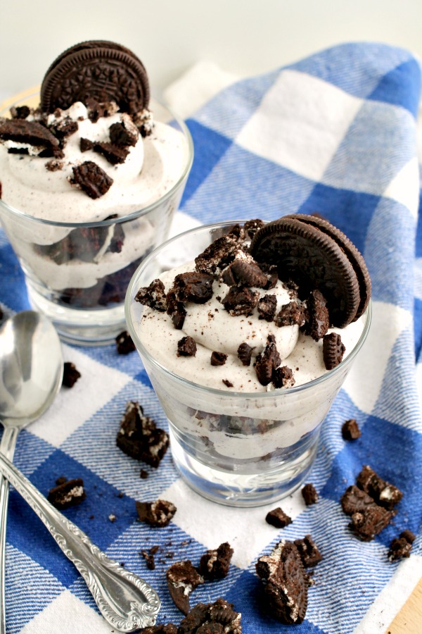 Oreo Cheesecake Trifle in disposable cups makes easy, individual desserts for picnics, socials, and cookouts. #trifle #Oreo #chocolate #darkchocolate #dessert #cheesecake #jellopudding #chocolatecake #cake #recipe Oreo Cheesecake Trifle