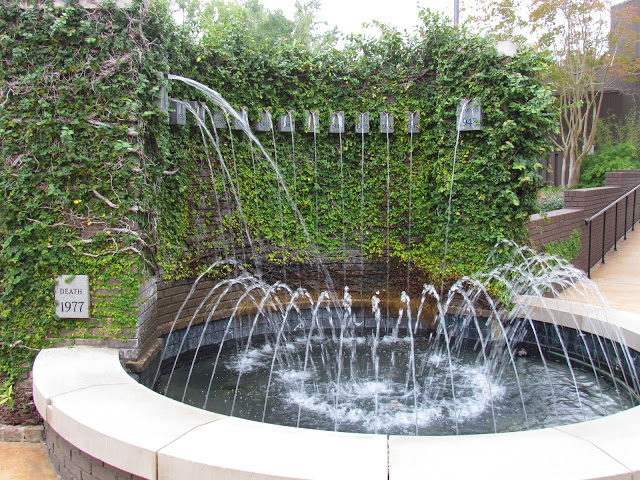  Elvis Presley fountain in Tupelo MS