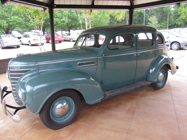 1939 green Plymouth sedan. It is parked northwest in the direction of Memphis. 1939 green Plymouth sedan. It is parked northwest in the direction of Memphis.