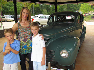 1939 green Plymouth sedan. It is parked northwest in the direction of Memphis. 1939 green Plymouth sedan. It is parked northwest in the direction of Memphis.