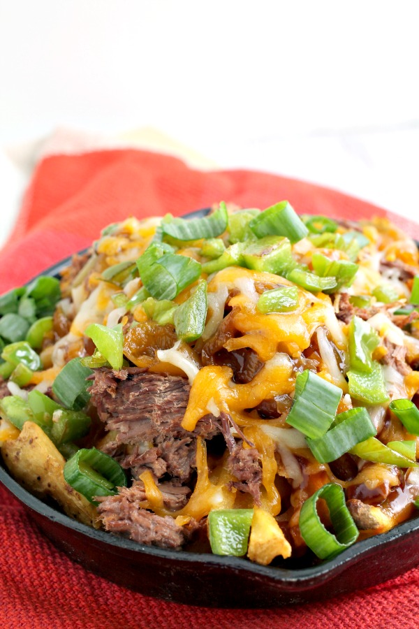 Irish Pub-Style Potato Nachos are an Irish twist of popular comfort food. Potato fries form the base for shredded roast, cheese, and more! #nachos #fries #potatonachos #Irishnachos #roast #beef #roastbeef #cheddar #gameday #tailgating #appetizer #entree #partyfood 