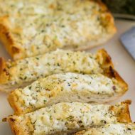 EASY CHEESY GARLIC BREAD