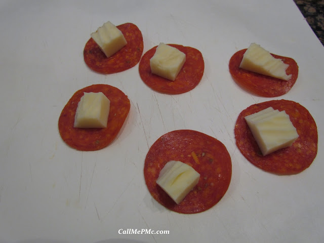 https://www.callmepmc.com/2013/04/simple-pepperoni-rolls-call-me-pmc.html EAsy 5 minute Pepperoni Rolls