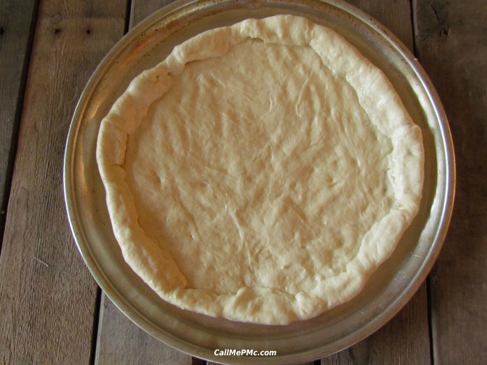Stuffed Crust Pizza from callmepmc.com #callmepmc #pizza #stuffedcrust stuffed crust pizza
