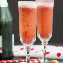 Refreshing Strawberry Fizz Cocktail contains the sweet and fruity tang of strawberry puree mixed with the sparkling wine. It’s a winning mimosa recipe. These are a refreshing twist on the classic mimosa. Perfect for your next brunch.