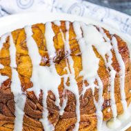 SLOW COOKER CINNAMON ROLL MONKEY BREAD