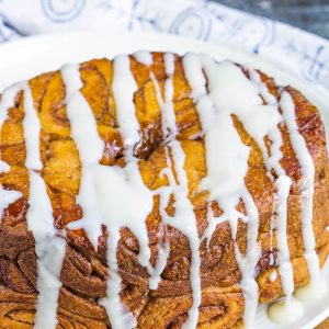 Slow Cooker Cinnamon Roll Monkey Bread