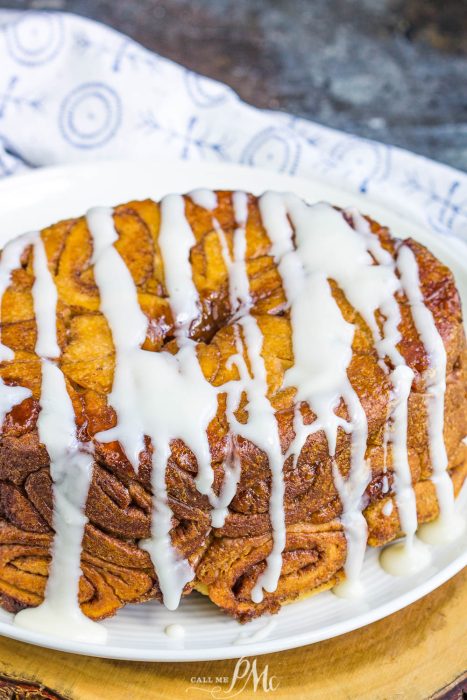 Slow Cooker Cinnamon Roll Monkey Bread