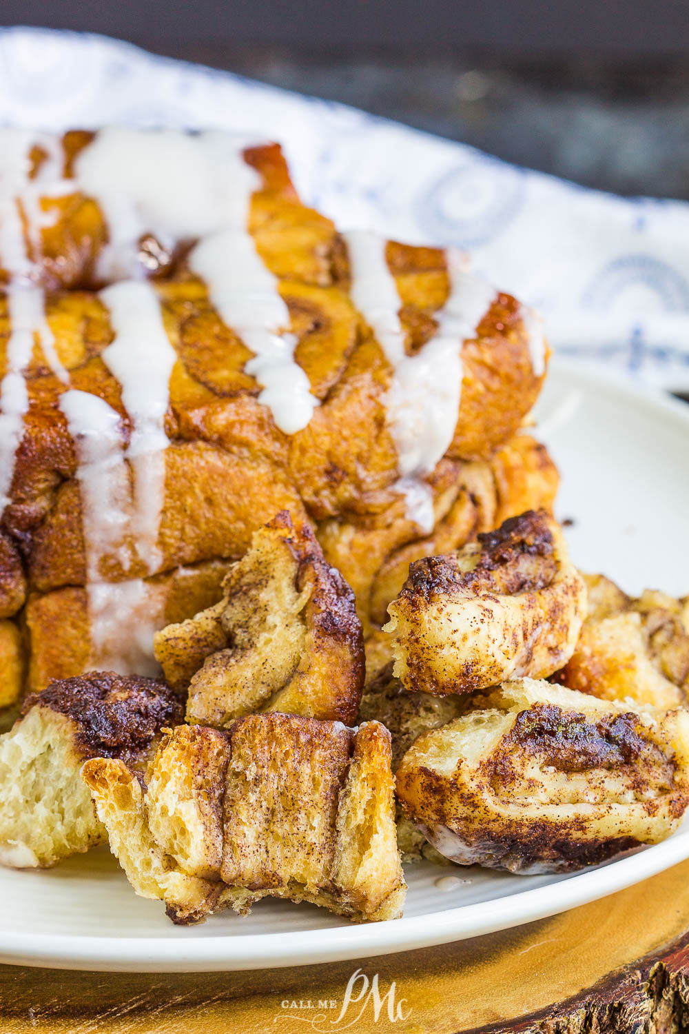 Slow Cooker Cinnamon Roll Monkey Bread