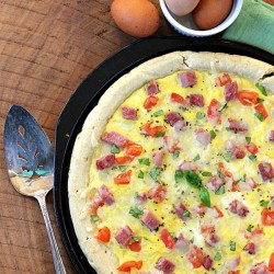 Breakfast pizza egg ham cheese