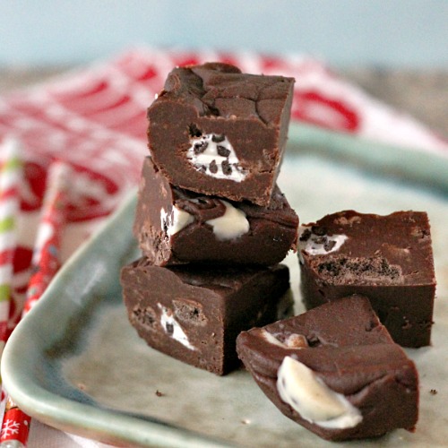 KISSES® Cookies & Cream Chocolate Fudge - need a holiday gift are treat? This fudge recipe filled with Hershey kisses is perfectly rich and decadent, but best of all it's easy! 