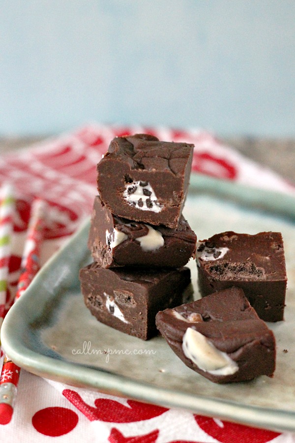 KISSES® Cookies & Cream Chocolate Fudge - need a holiday gift are treat? This fudge recipe filled with Hershey kisses is perfectly rich and decadent, but best of all it's easy! 