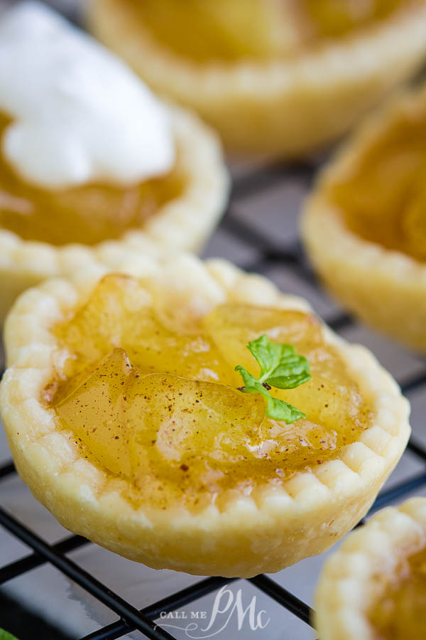 15-Minute Mini Apple Pies make a deliciously easy dessert. These bite-size pies are perfect for the holidays and entertaining! #apples #applepie #pie #dessert #recipe #homemade #easy 15-Minute Mni Apple Pies