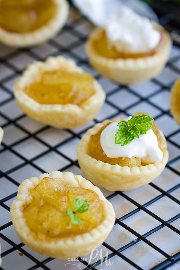 15-Minute Mini Apple Pies make a deliciously easy dessert. These bite-size pies are perfect for the holidays and entertaining! #apples #applepie #pie #dessert #recipe #homemade #easy 15-Minute Mni Apple Pies