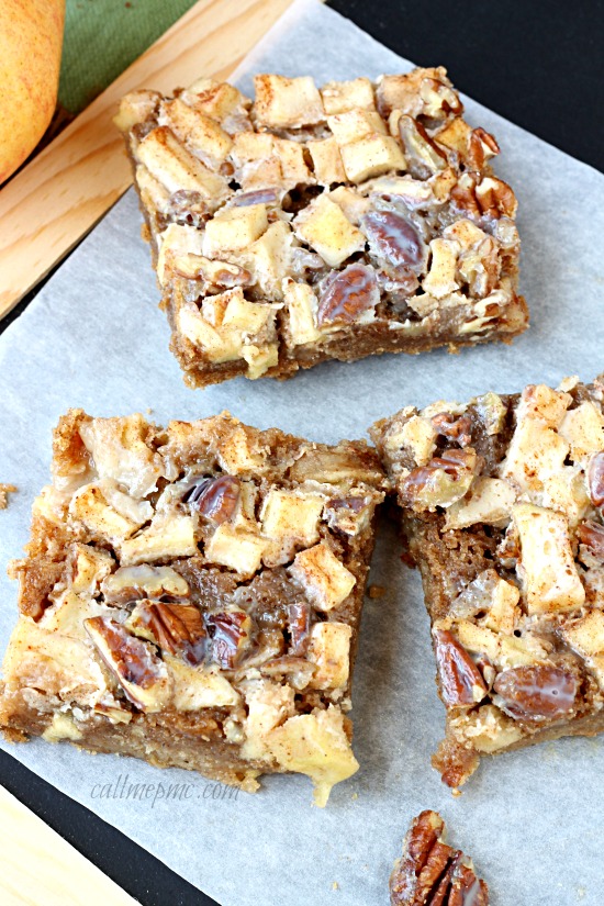 Caramel Apple Pecan Bars are robust in fall flavors. They're rich, dense, and soft. You'll love the fudgy-brownie-like texture, the chewy apples, and crunchy pecans. #dessert #bars #apple #pecans #recipe 