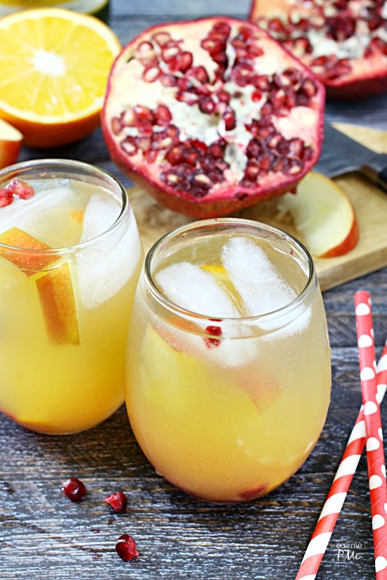 Sparkling Pomegranate Fruit Sangria via @pmctunejones 