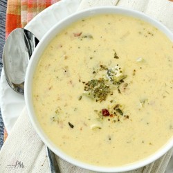 bowl of spicy creamy broccoli soup