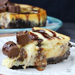 Rolo Cheesecake Recipe with chocolate cookie crust, easy dessert recipe