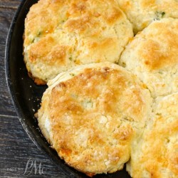 Biscotti di pane di mais al formaggio jalapeno