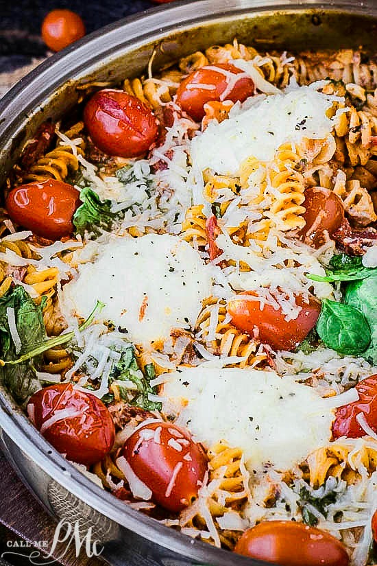 One Pan Spinach Cheese and Fire Roasted Tomato Pasta is just plain good eatin'! Pasta and cheese, the epitome of comfort food.