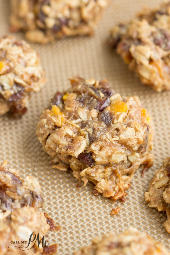 Healthy Oatmeal Date Breakfast Cookies - Finally, a cookie you can eat and not feel bad about. This breakfast cookie recipe doesn't contain butter or flour. They are delicious and very easy to quickly stir together and bake.