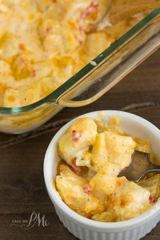 Pimento Cheese Scalloped Potatoes recipe |Pimento cheese potato casserole is a cheesy potato casserole recipe that your whole family will enjoy! They are the perfect dish for large family gatherings and potlucks! Pimento cheese potato casserole