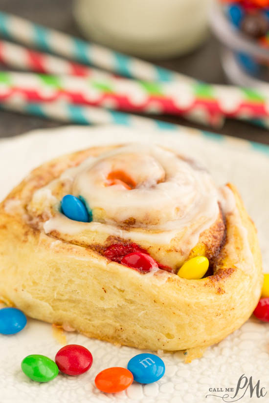 M&M Cinnamon Rolls make a fun and delicious carefree breakfast treat! Breakfast pastry on a plate.
