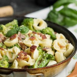 20 Minute Tortellini Pasta Carbonara. Bacon and broccoli are tossed with tortellini pasta and a light cream sauce for a scrumptious quick and easy meal. This easy mid-week pasta recipe is loaded with flavors and textures.