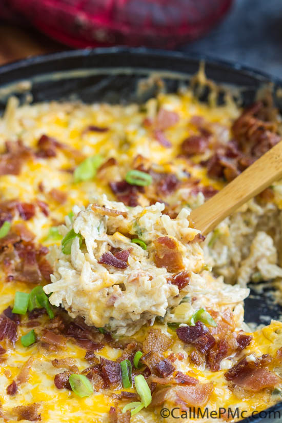 🎈THANKSGIVING SIDE DISH🎈 One Pan Best Damn Jalapeno Popper Hash Brown Casserole #Recipe is so AMAZING! Super easy and INSANELY DELICIOUS! A classic side dish kicked up, One Pan Best Damn Jalapeno Popper Hash Brown Casserole Recipe is the ultimate potluck dish that's always a crowd-pleaser. ✳️Full recipe> https://buff.ly/2DjYsNu . #callmepmc #southernfoodie #recipeblog #RecipeOfTheDay #potatoes #hashbrowns #Thanksgiving #s