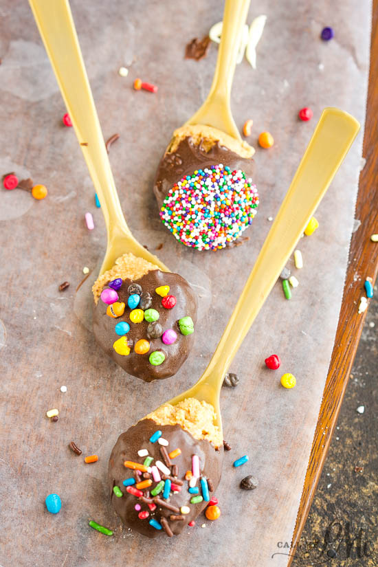 Buckeye Chocolate Peanut Butter Truffle Spoons -ย Decadent portions of peanut butter truffles dipped in chocolate to stir into hot chocolate or eat as dessert. These spoons are easy to make, fun to make with kids, and make great #gifts. #chocolate #truffles #peanutbutter Peanut butter Truffle Spoons decorate with sprinkles.