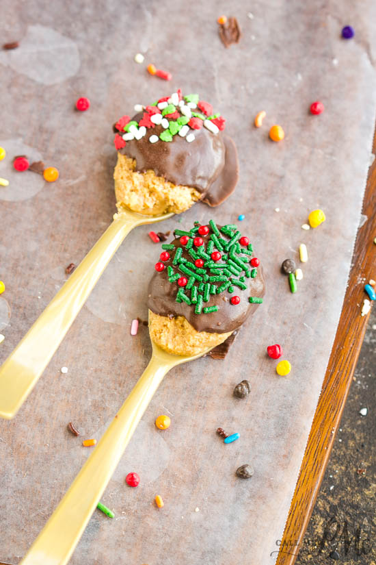 Buckeye Chocolate Peanut Butter Truffle Spoons -ย Decadent portions of peanut butter truffles dipped in chocolate to stir into hot chocolate or eat as dessert. These spoons are easy to make, fun to make with kids, and make great #gifts. #chocolate #truffles #peanutbutter Truffle Spoons decorated for Christmas.