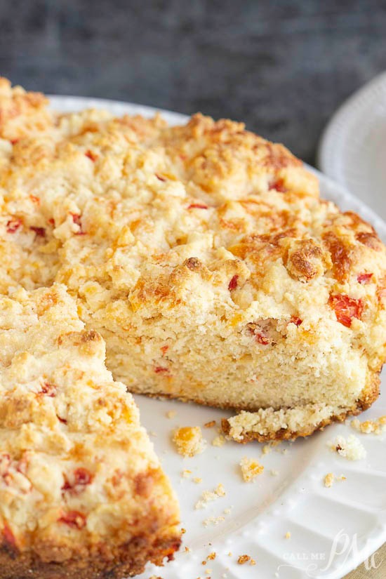 Pimento Cheese Buttermilk Cornbread bakes up light, fluffy, moist, and cheesy with golden brown edges that are deliciously crispy. #bread #cheese #cornbread