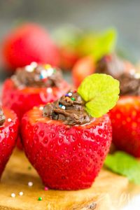 TASTY CHOCOLATE STUFFED STRAWBERRIES