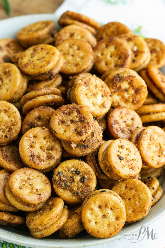 Crunchy, salty, perfectly seasoned, Baked Seasoned Ritz Bits so quick and easy to make. it'll become your new favorite snack! #crackers #snack Baked Seasoned snack Ritz Bits crackers