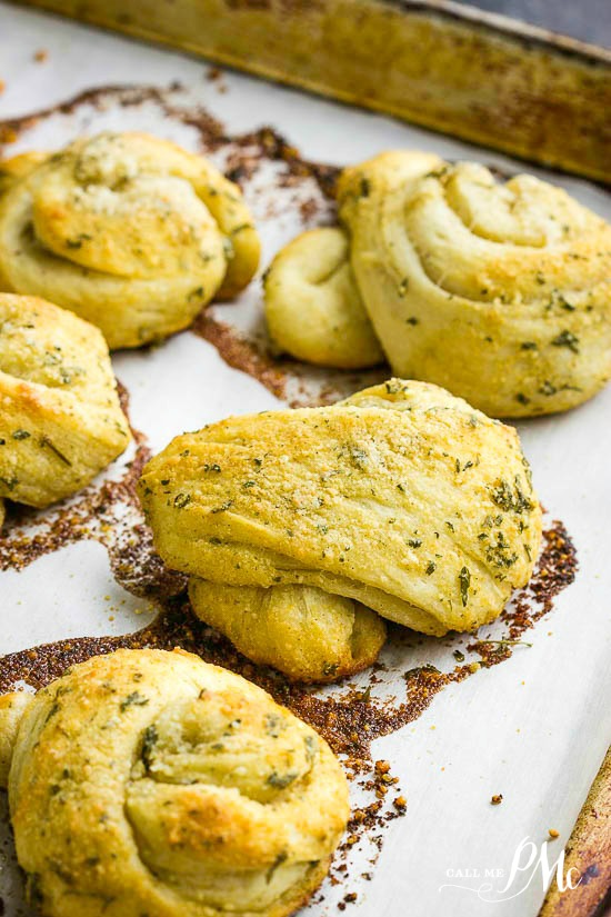 Parmesan Garlic Knots Recipe is flavorful, soft, buttery little bites of heaven that starts with pre-made dough. Simple, delicious and loaded with flavor! #bread #recipe #garlic #quick #easy #garlicknots #easyrecipe #crescentrolls #noyeast 