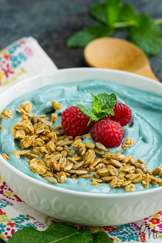 Loaded with superfood and fruits, Superfood Mermaid Blue Spirulina Smoothie Bowl is a delicious and decadent yet healthy breakfast that's super easy to make yourself. It's also full of anti-inflammatory and immune-boosting ingredients. #smoothiebowl