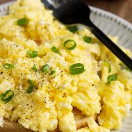 SOFT FLUFFY SCRAMBLED EGGS