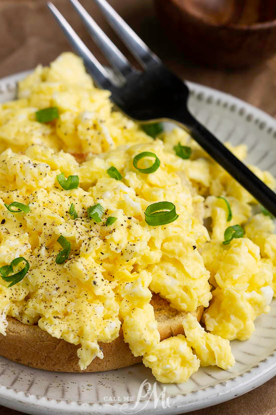 SOFT FLUFFY SCRAMBLED EGGS