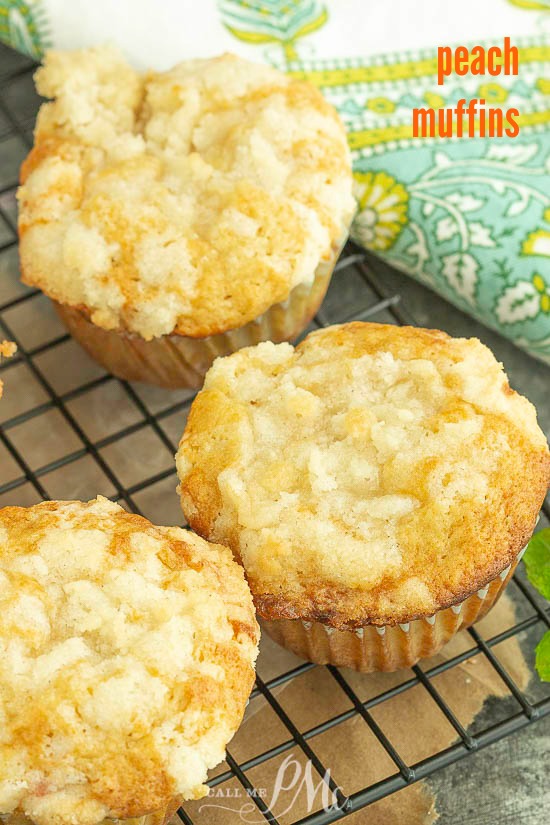 Streusel Topped Peach Cobbler Muffins 