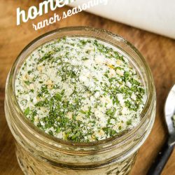 Homemade Ranch Seasoning Recipe is a multipurpose seasoning that's easy to make from scratch. Add that fresh herb flavor to any meat or vegetable without having a creamy base of a salad dressing. #mix #ranch #hiddenvalley #homemade #recipe #seasoning #dry #salad