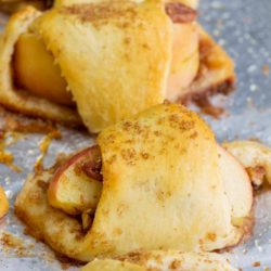 Easy Apple Pie Bites Recipe is a super quick way to enjoy the taste of apple pie in 25 minutes! This simple, easy, & fast will become your go-to snack, dessert, or breakfast. #apples #dessert #pie #applepie #recipe #easy #mini #crescentrolls #crusts #pecans