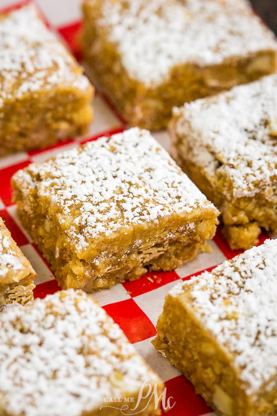 Graham Cracker Blondies are a no-bake dessert bar that's delicious and easy to make. #nobake #nocook #dessert #recipe #bars #grahamcrackers #easy Graham Cracker Blondies